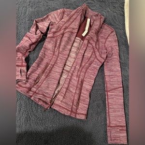 Women’s gently worn LULU jacket. Size 6. Great condition!